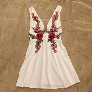 White red rose appliqué embroidered plunge dress